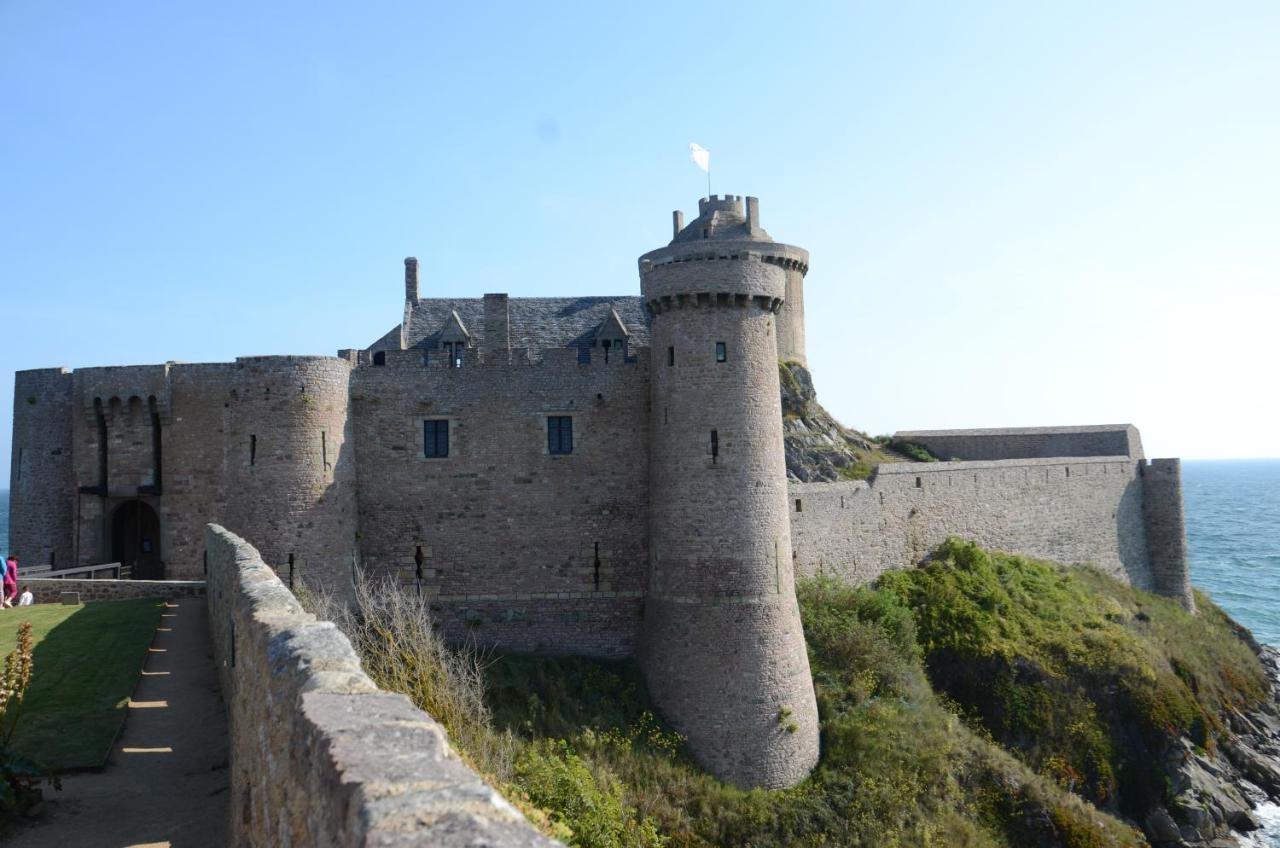 Bleu Outremer Saint-Cast-le-Guildo Exterior photo